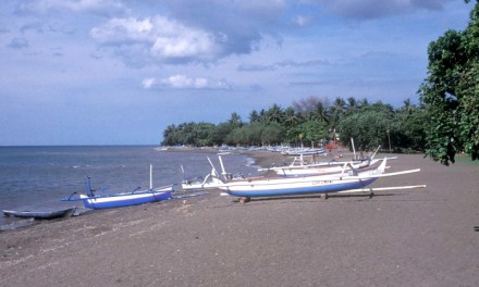 Пляж Lovina, Бали